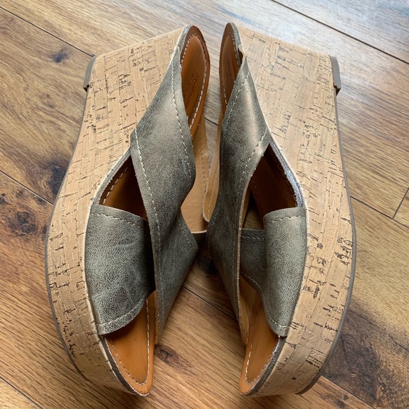 Shimmery Bronze Colored Sonoma Wedges - Picture 6 of 8